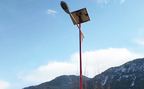 如何选择高质量的乌兰太阳能路灯材料：全方位指南